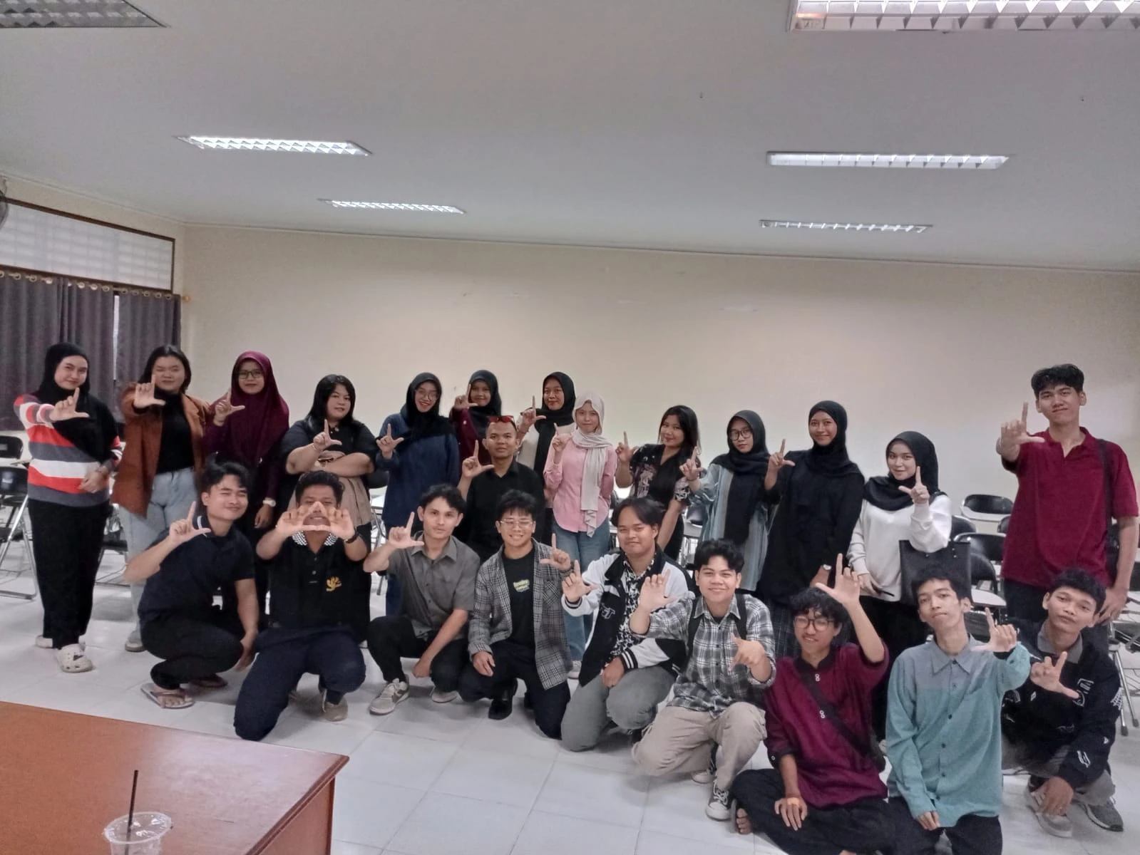 PUSMA UNIKARTA Gelar Program Kelas Debat Mahasiswa: Wadah Asah Logika dan Nalar Kritis di Kampus